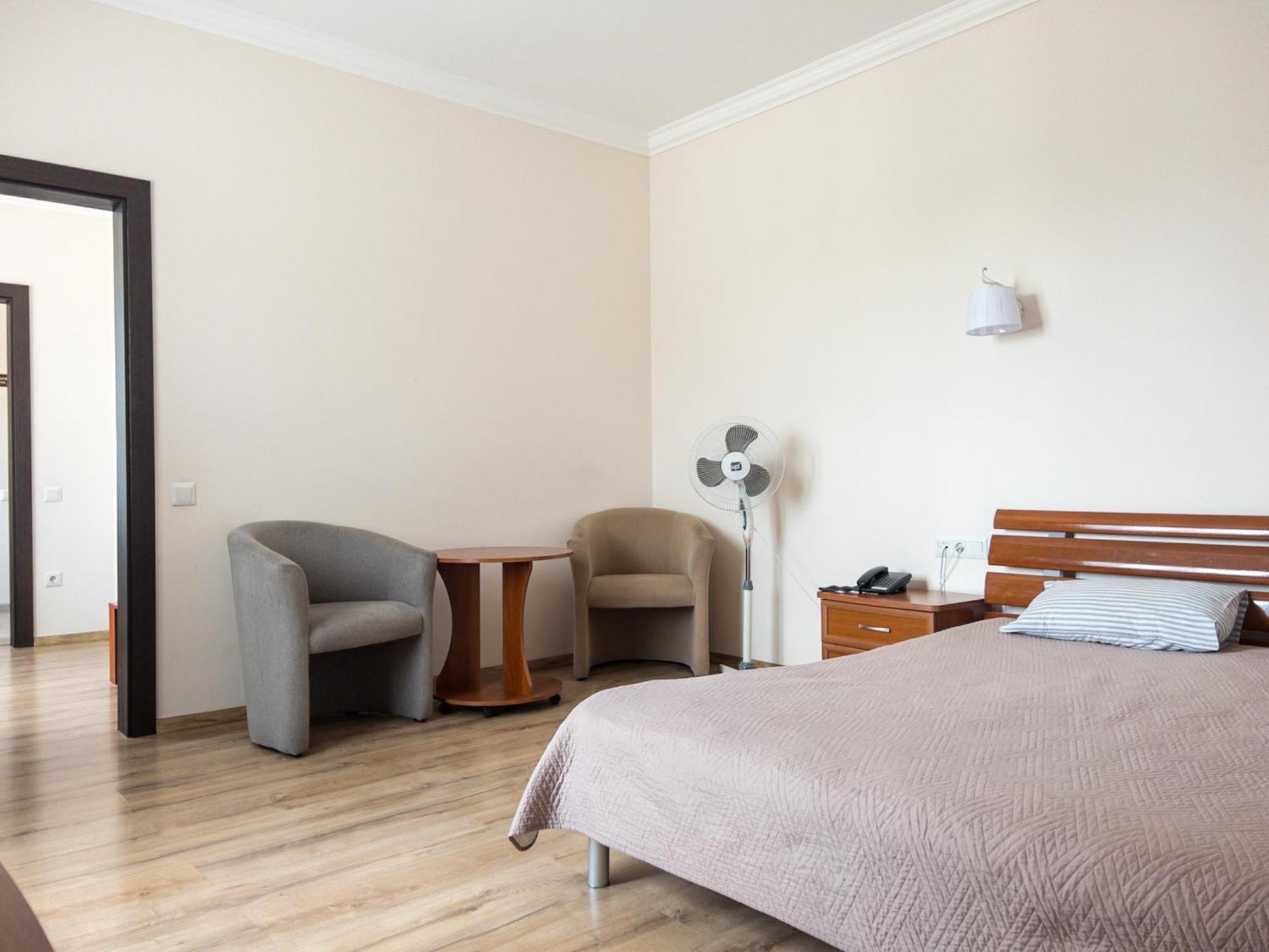 Hotel Орк "Блісс" Rivne Esterno foto