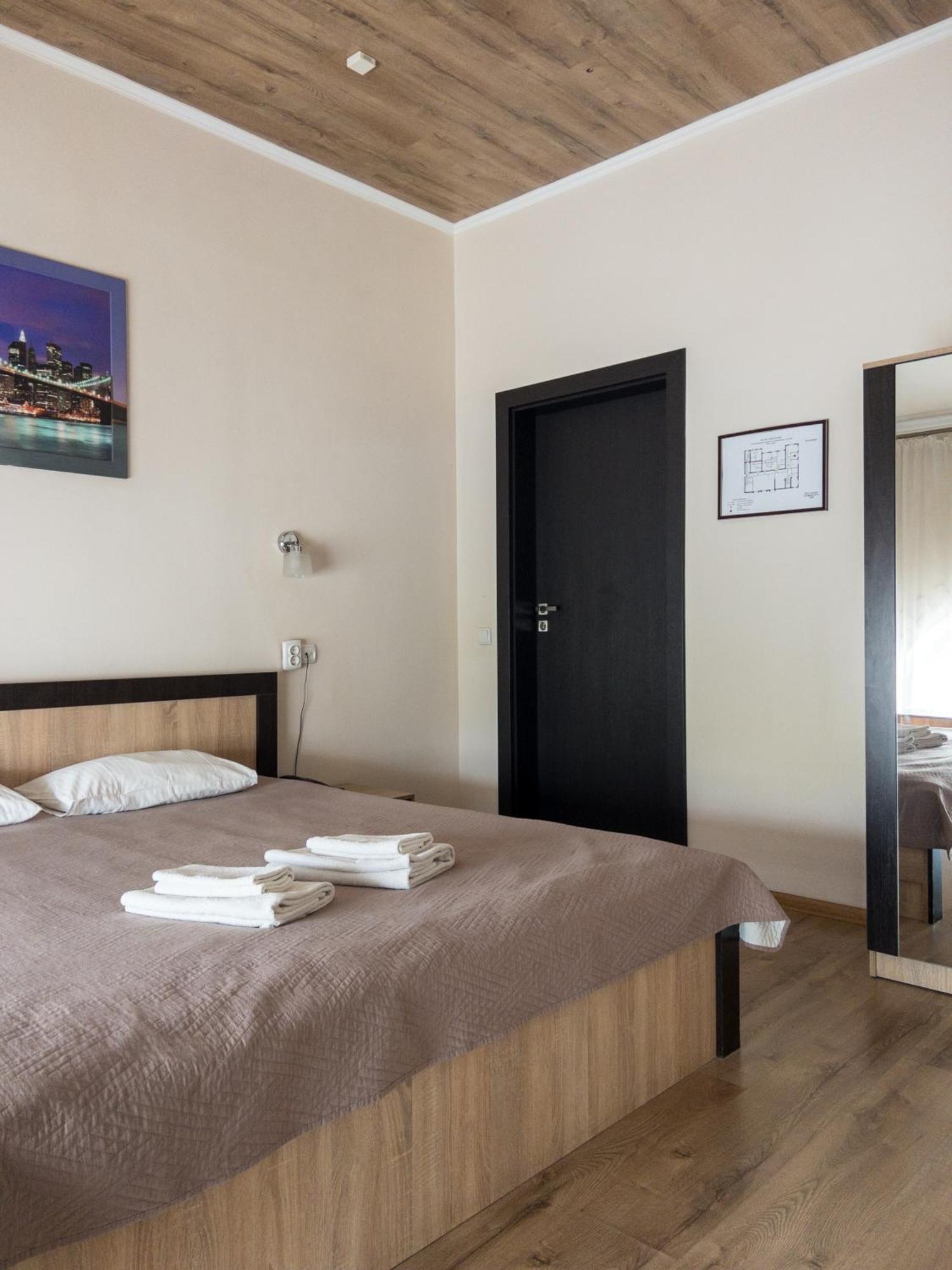 Hotel Орк "Блісс" Rivne Esterno foto