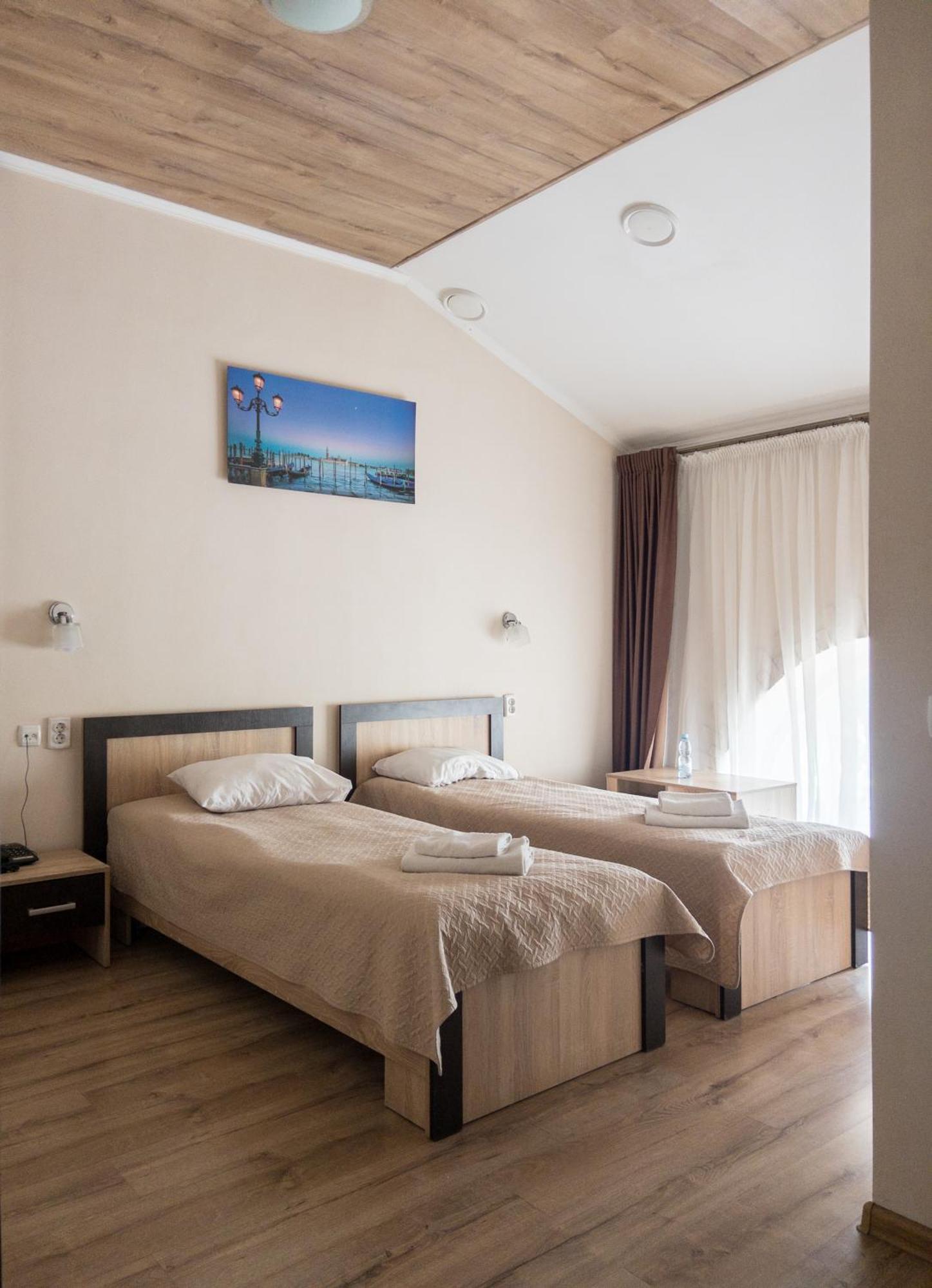 Hotel Орк "Блісс" Rivne Esterno foto