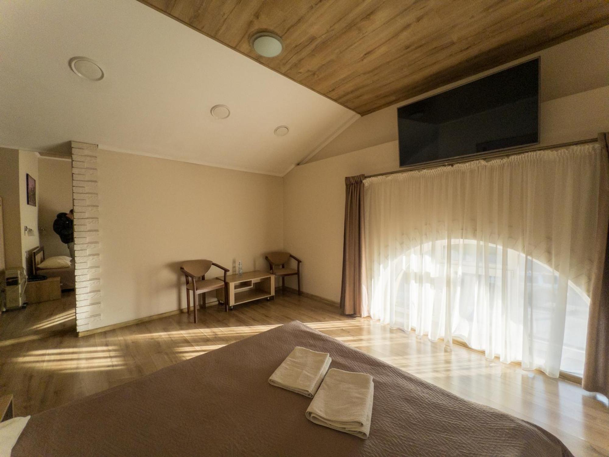 Hotel Орк "Блісс" Rivne Esterno foto